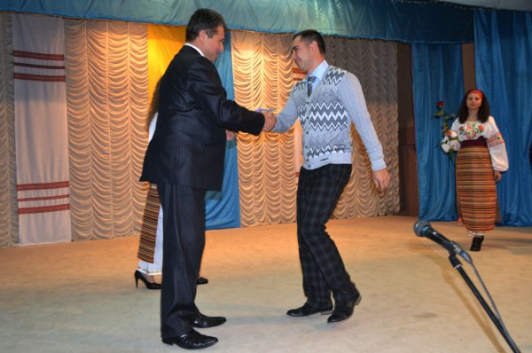 Голова Уманської районної ради Сергій Якович Кулібаба вручив найкращим співробітникам заслужені нагороди